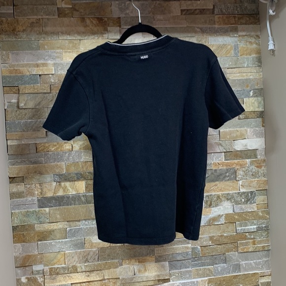 Black Hugo boss tshirt with small left piece logo - Picture 2 of 3
